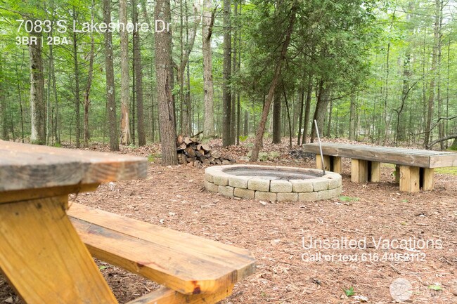 Foto del edificio - 7083 S Lakeshore Dr, Pentwater MI