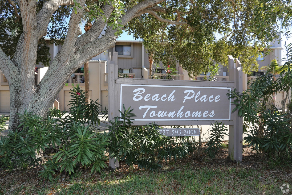 Building Photo - Beach Place Townhomes