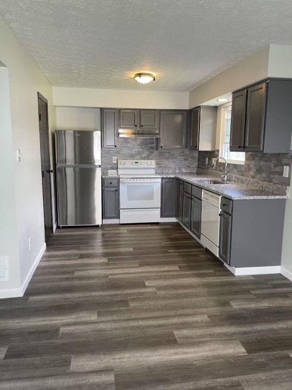 Building Photo - 3824 Longton Dr