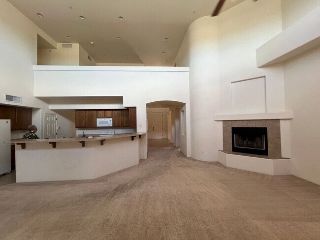 Building Photo - Spacious Southwestern 4/5 Bedroom 3 Bath H...