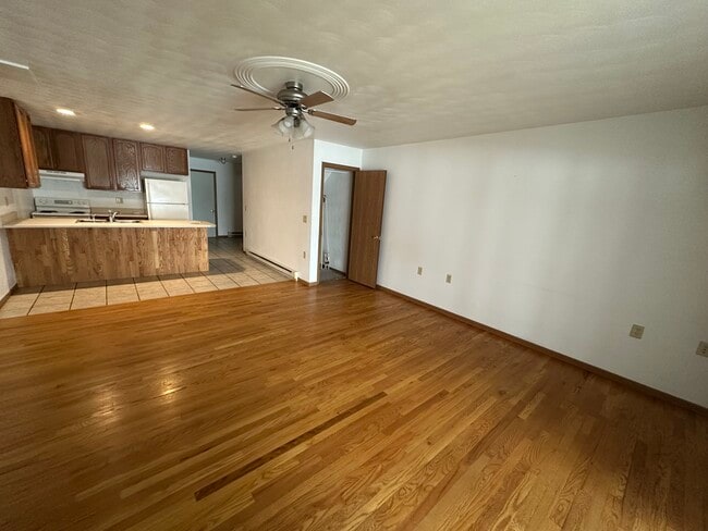 Open kitchen/ living room - 1056 Lakeshore Dr