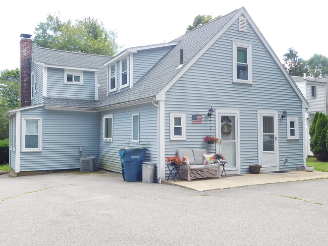 Building Photo - 63 Pond St