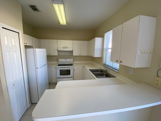 Building Photo - 27563 SW 137th Ct