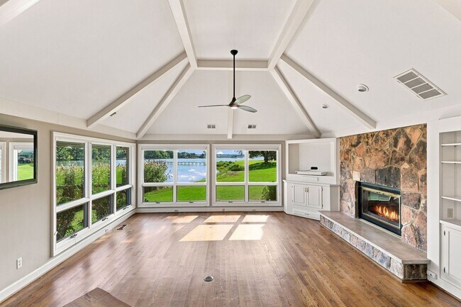 Foto del edificio - 4421 Carlton Ct
