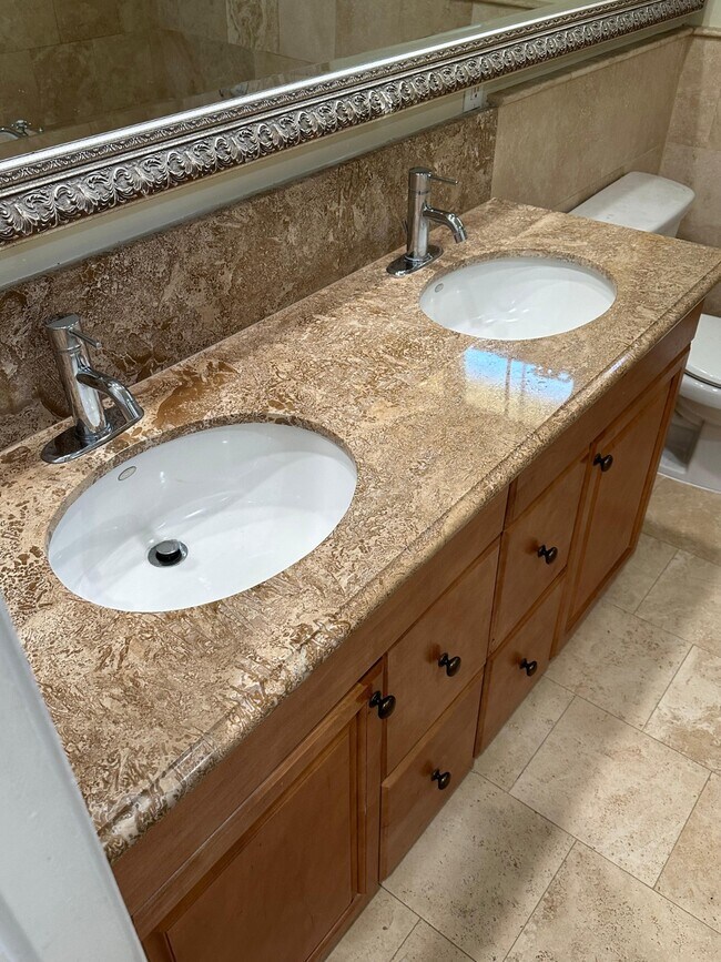 Foto del edificio - 12402 Killion St