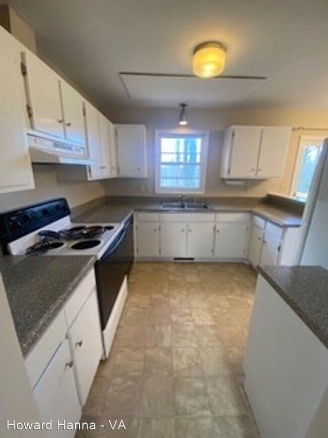 Building Photo - 3 br, 1.5 bath House - 1030 Cottonwood Road