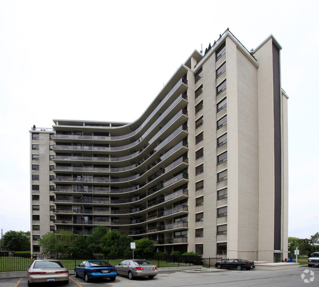 Building Photo - Royal Gate Apartments