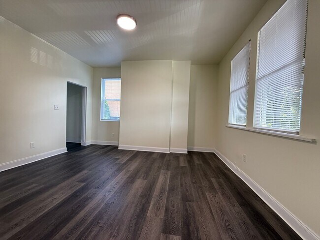 Building Photo - Updated 3BR 1.5 bath house with office/ of...