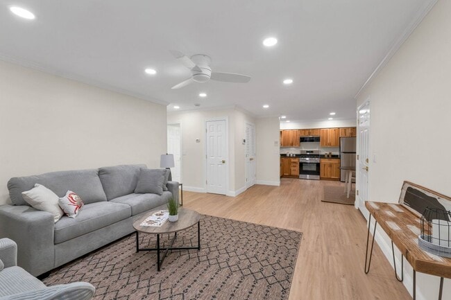 Building Photo - 50 Brookside, O3