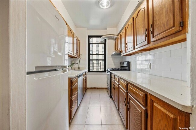 Foto del edificio - 98-41 64th Rd