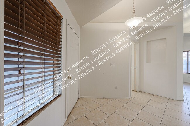 Building Photo - MOVE IN READY 4 BEDROOM IN MONTEREY POINT