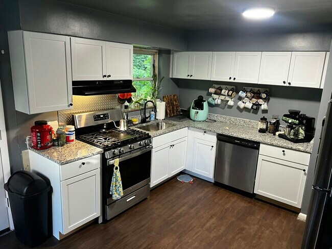 Foto del edificio - 1710 Ashbrook Dr