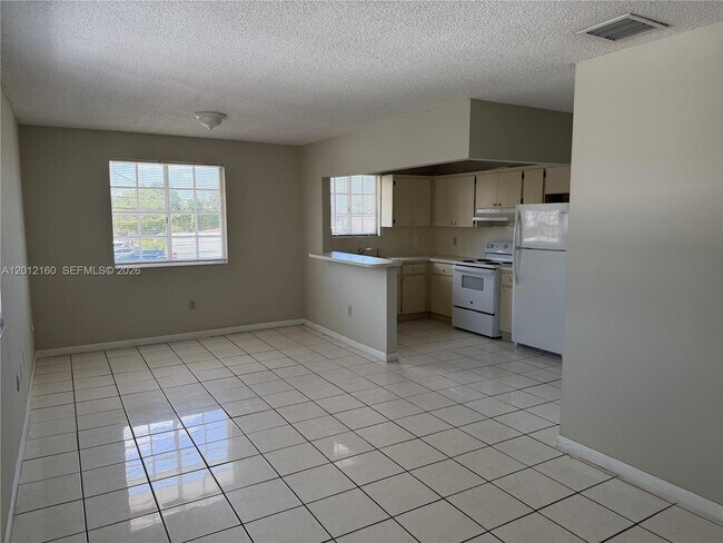 Building Photo - 837 SE 8th Ct