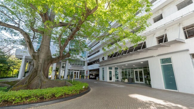 Foto del edificio - 1861 NW South River Dr