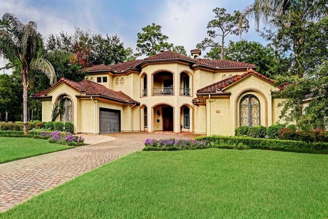 Building Photo - 540 Pinehaven Dr