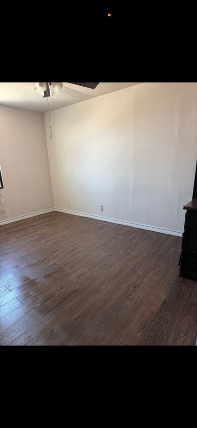 Foto del edificio - 810-812 W 7th St