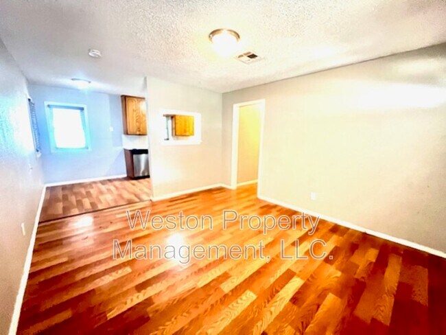 Building Photo - 413 Reed Pl
