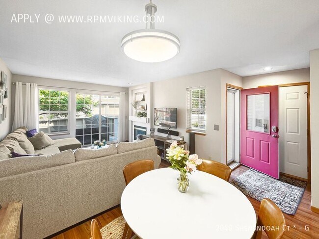 Foto del edificio - 2 Bed 1.5 Bath with 1 Car Garage Townhome