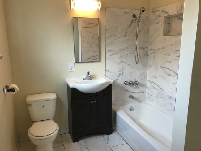 Bathroom - 717 E Santa Fe Ave