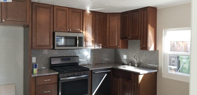 Foto del edificio - 20189 Wisteria St