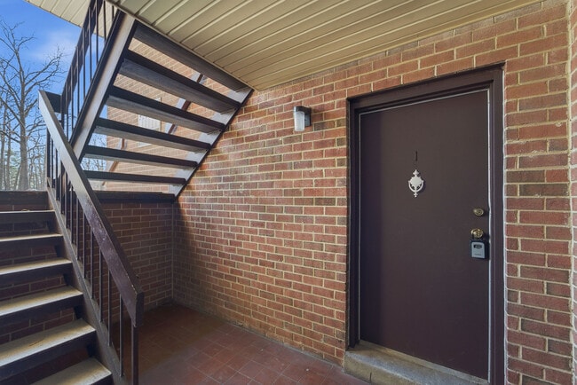 Building Photo - 113 Echelon Rd