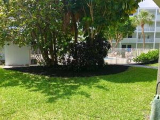 Building Photo - 2708 Vandiver Dr