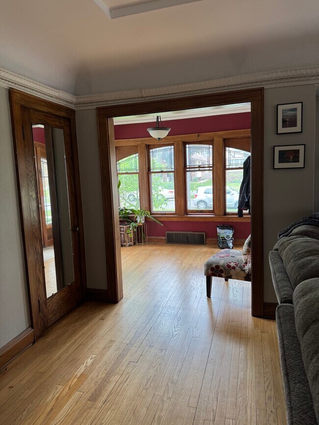 Foto del edificio - 2467 N 64th St