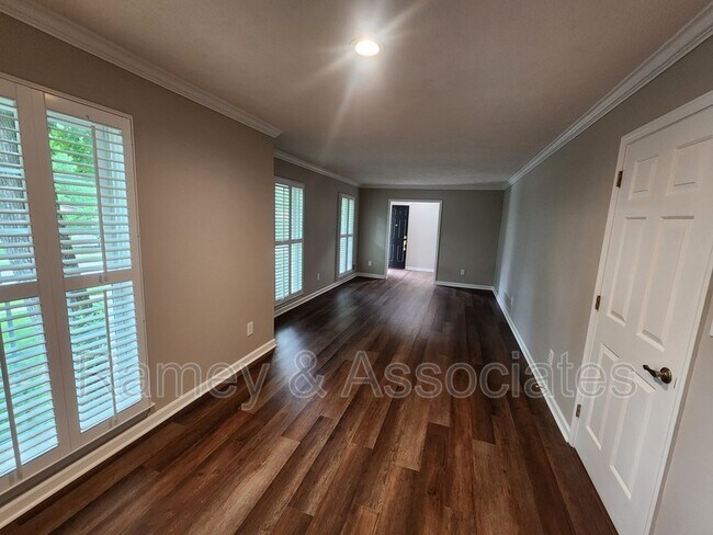Building Photo - 3805 Bigelow Dr