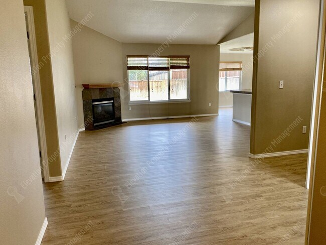 Foto del edificio - Single-Level home in NE Redmond with fenced backyard!