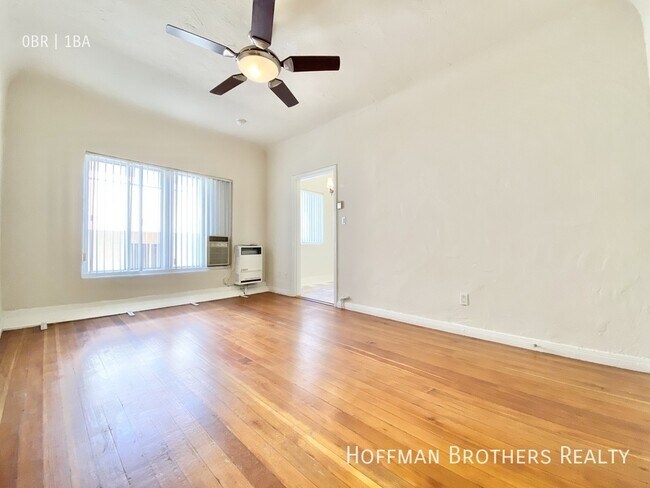 Foto del edificio - 4852 Rosewood Ave