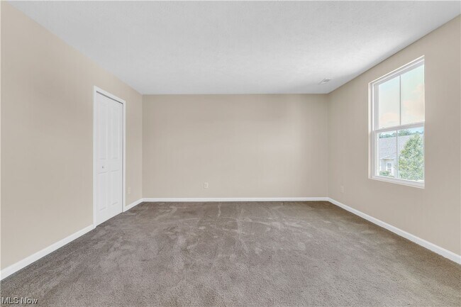Building Photo - 10350 Liberty Cove