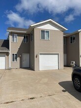 Building Photo - 2418-2418 Hillcrest Dr
