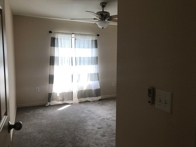 Foto del edificio - Conveniently located 2/2.