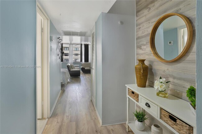 Building Photo - 100 Lincoln Rd