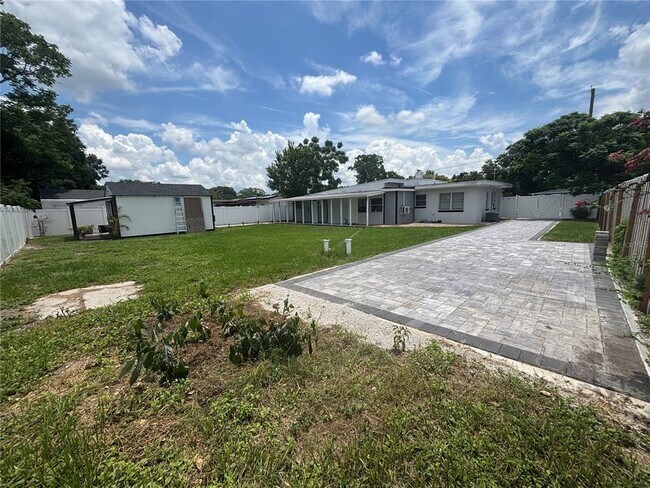 Foto del edificio - 6035 Sage Dr