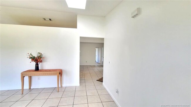 Building Photo - 3873 SW La Fleur St