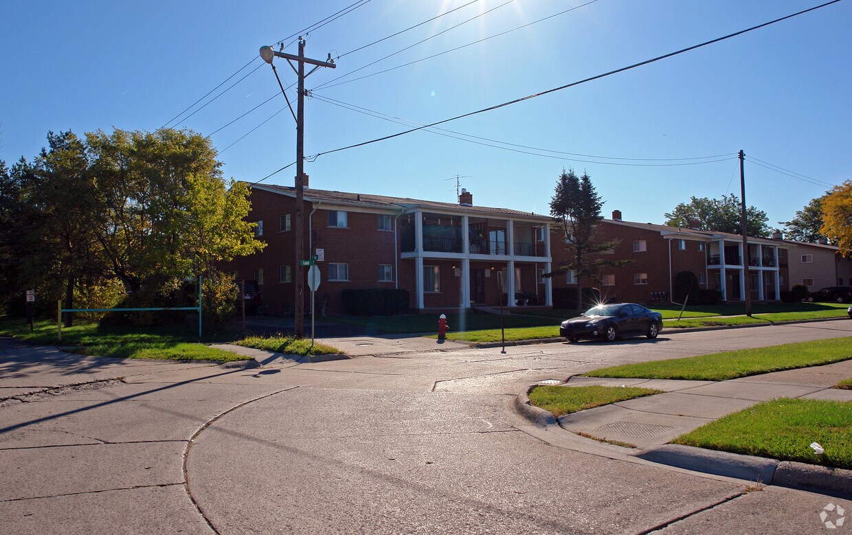 Manis Apartments Apartments in Warren, MI