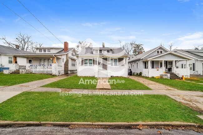 Foto del edificio - 1125 W McClure Ave