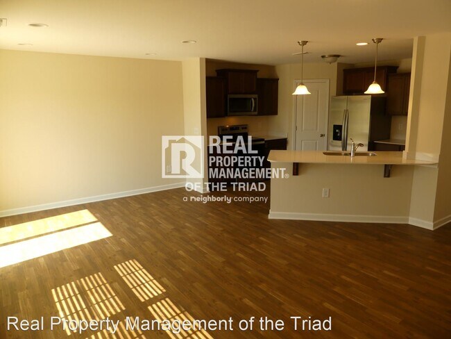 Building Photo - 3 br, 2.5 bath House - 7646 Oliver Park Drive