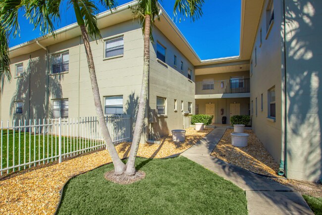 Foto del edificio - 3900 64th St N