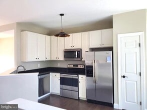 Building Photo - 3983 Hartlake St
