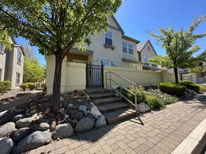 Building Photo - 1606 Lone Oak Trail