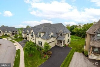 Building Photo - 6098 Creekside Dr