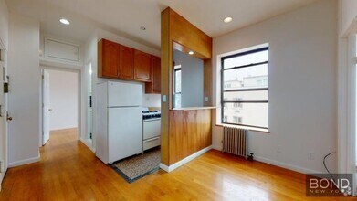 Building Photo - 214 1st Ave