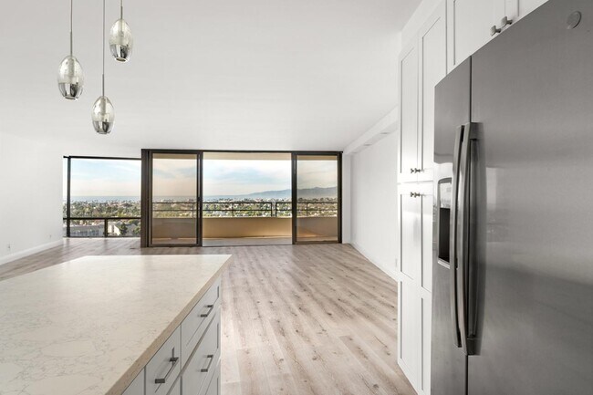 Building Photo - 4316 Marina City Dr