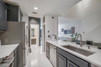 Building Photo - 1112 Bering Dr