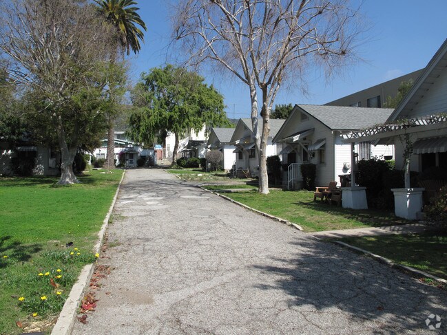 Foto del edificio - 5038 Ellenwood Dr