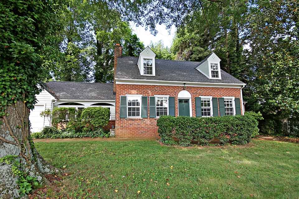 Primary Photo - Charming 1930's Home Near UVA & A Variety ...