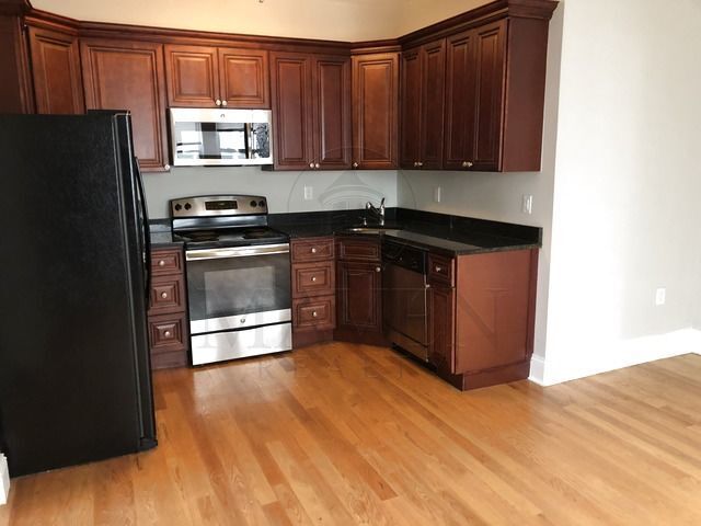 Foto principal - 211 Elm St