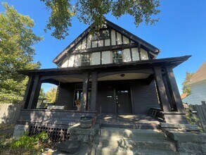 Building Photo - 1030 W Spofford Ave